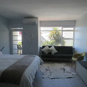 https://oranjehof-studios.hotels-capetown.com